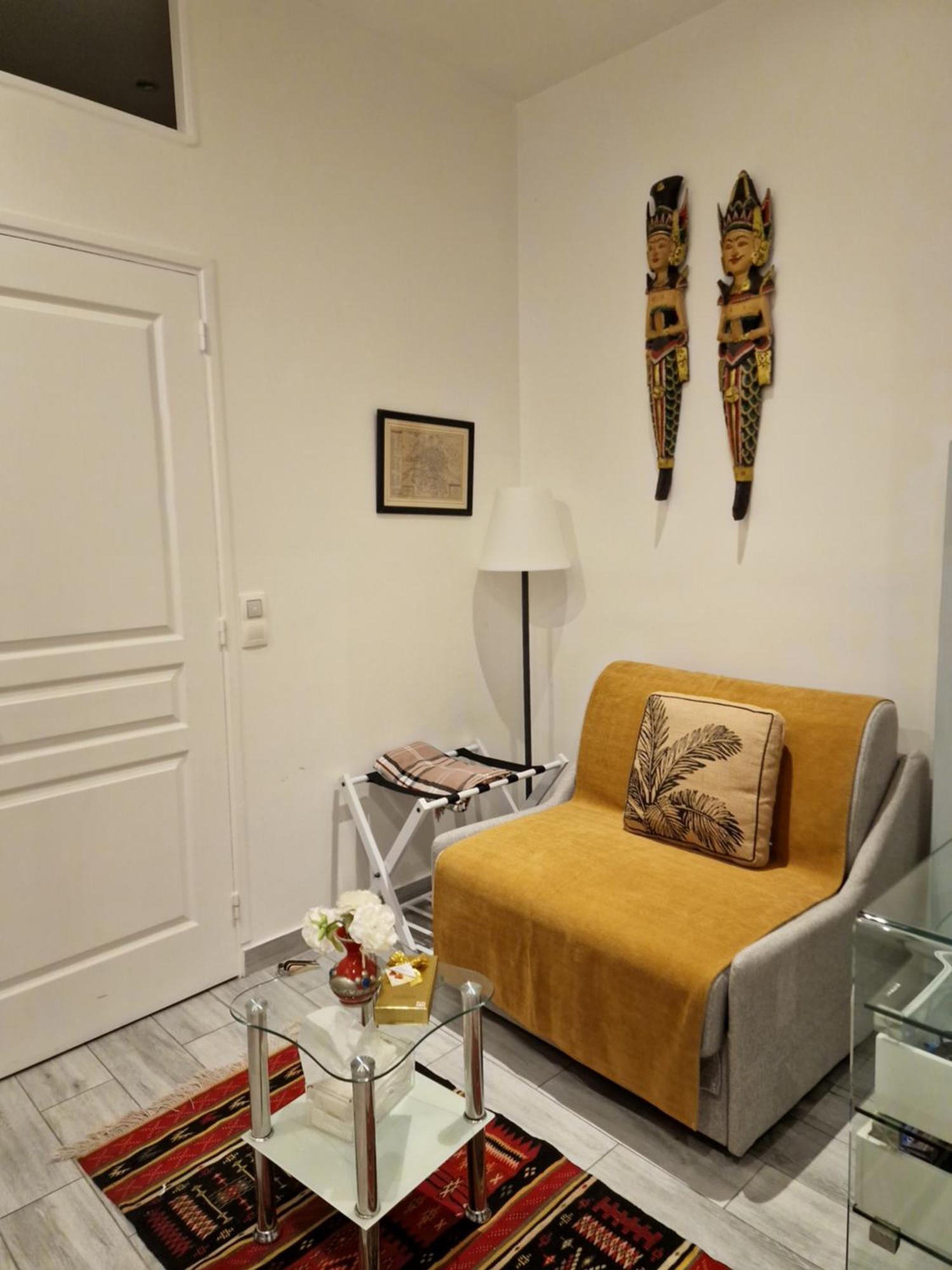 De Charme Champs Elysees Apartment